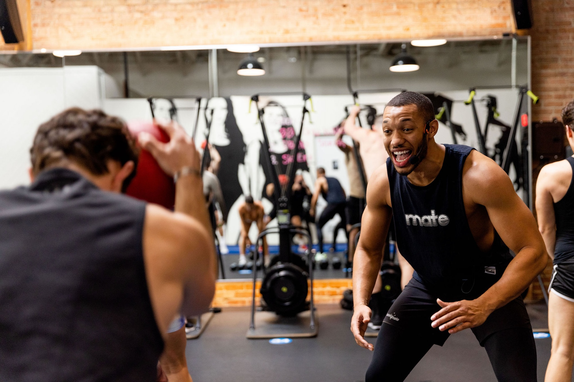 Personal coach guiding a workout session focused on how to build muscle and lose fat through expert-led fitness classes